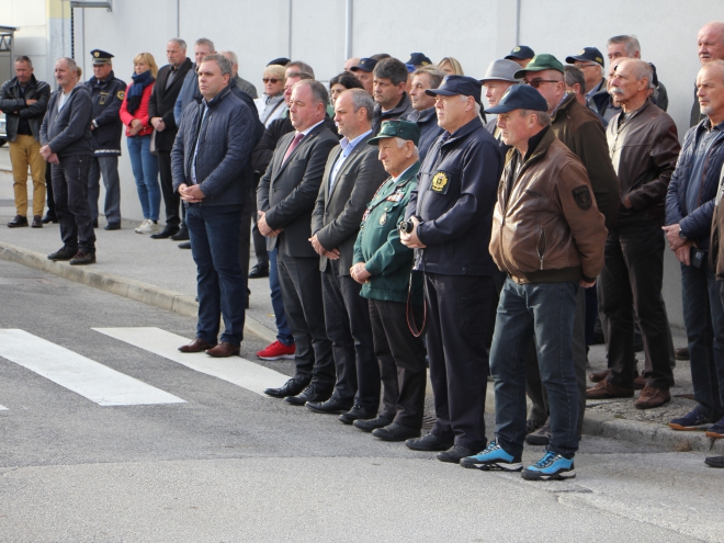 Odkritje spominskega obeležja na Logu